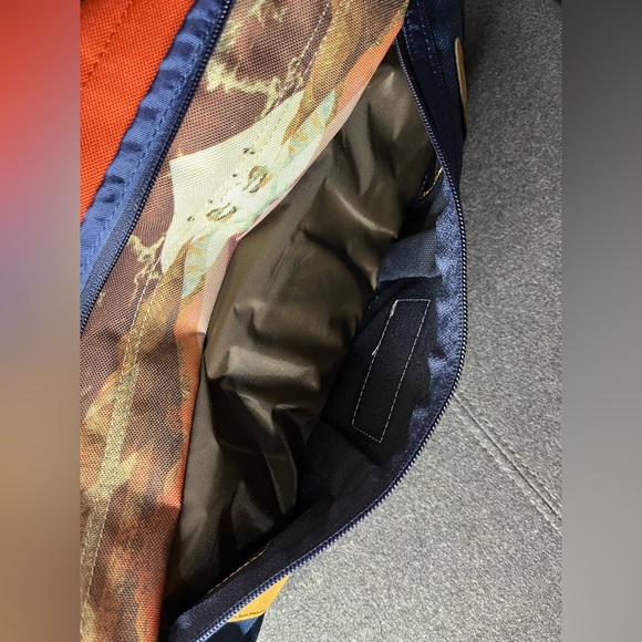 Dakine 10L Hip Pack - Picture 7 of 8